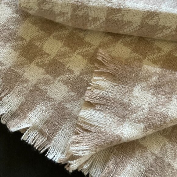 PRETTY PERSUASIONS Scarf Wrap with 1 1/2" Fringe NWT - Picture 2 of 5